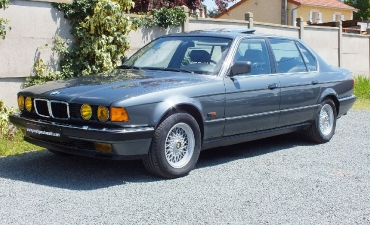 BMW 750 IL E32